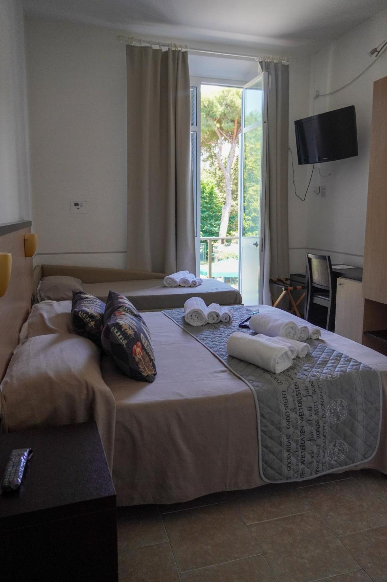 Hotel Cilene Viareggio Bagian luar foto